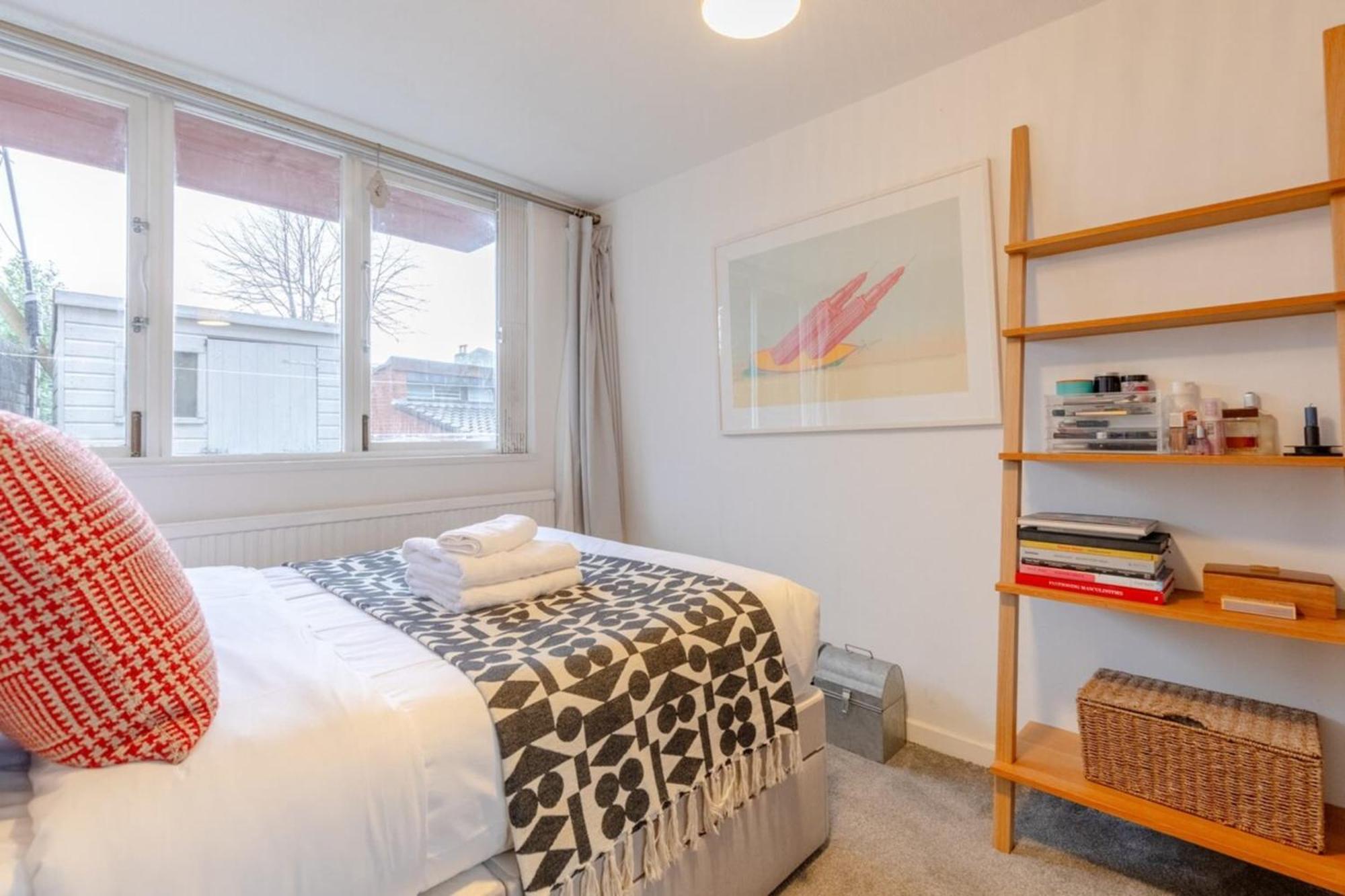 Apartment Stunning 1bd Flat W Garden Area Kentish Town! London